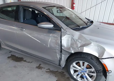 2015 Chrysler 200 Limited z USA, uszkodzony, nr VIN 1C3CCCAB6FN638095